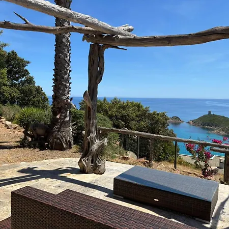 アパート Carole F4