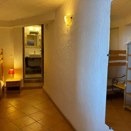 Carole F4 アパート ゾンザ