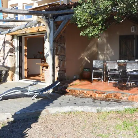 Carole F4 アパート ゾンザ